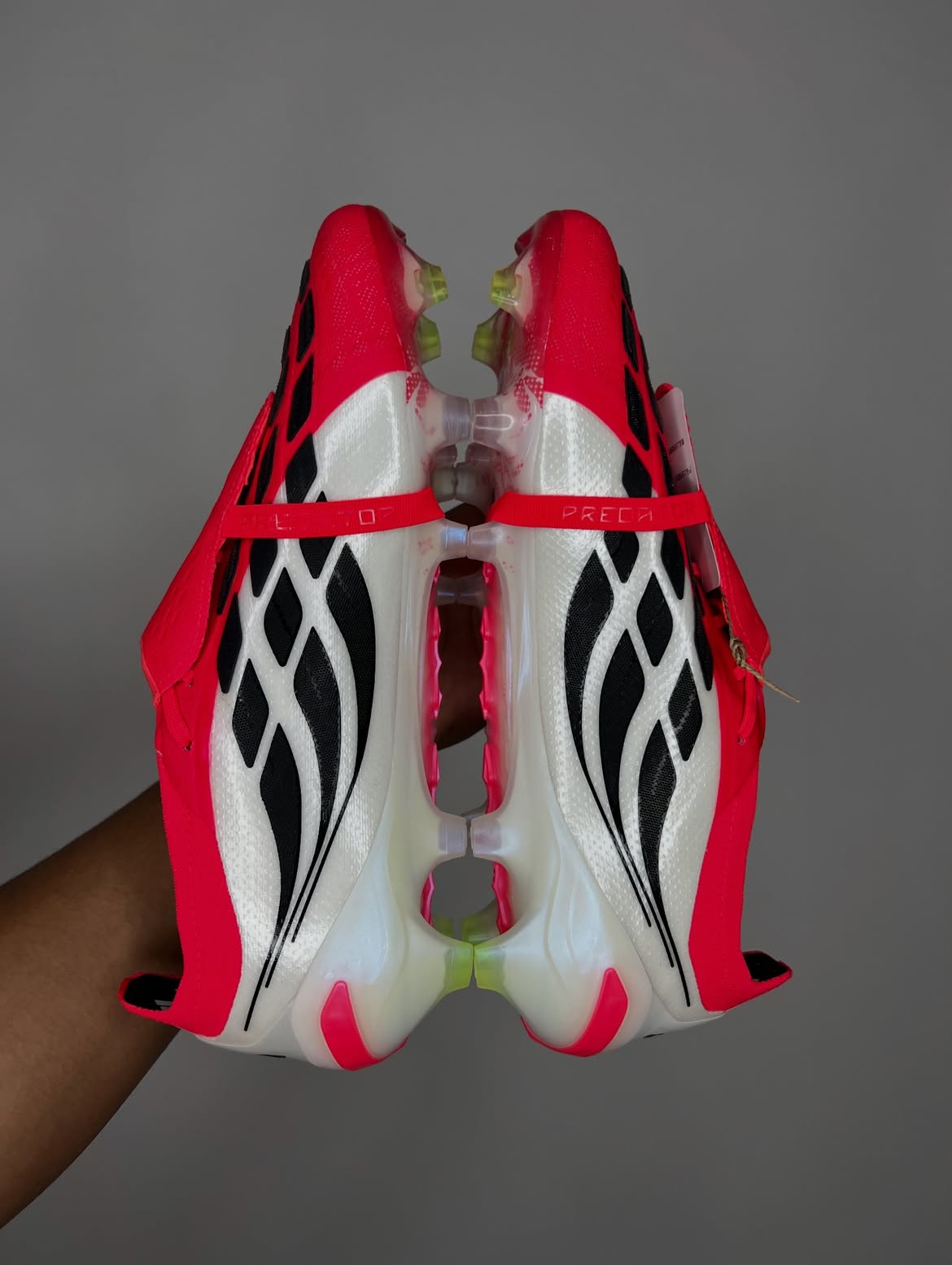 Predator 26 Lengüeta Elite Fg rojo y blanco