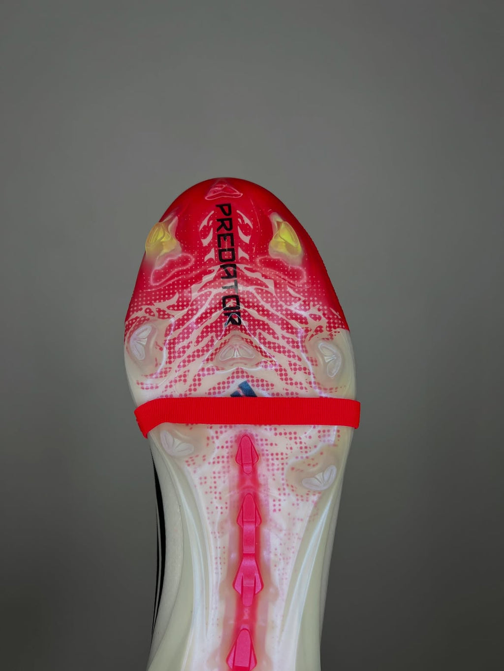 Predator 26 Lengüeta Elite Fg rojo y blanco