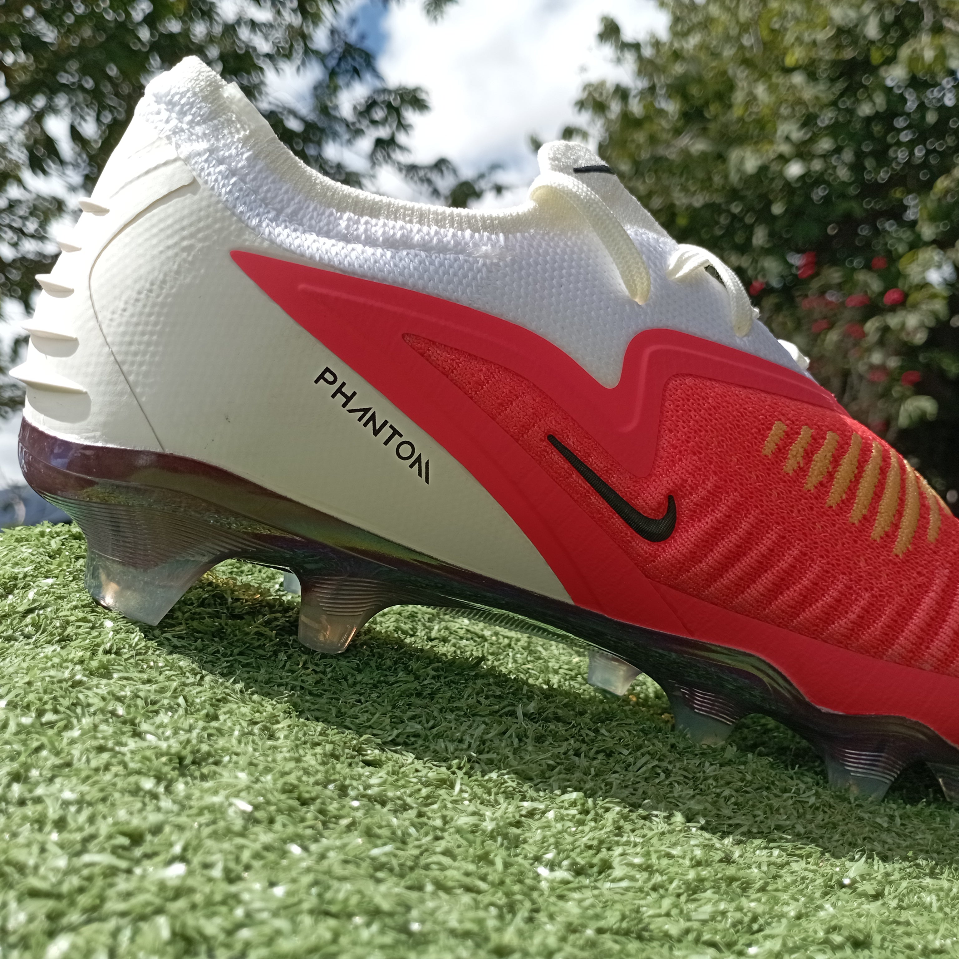 Phantom 6 Low Elite — rojo blanco (FG, césped natural)