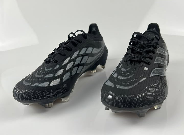 PREDATOR 26 BLACK OUT